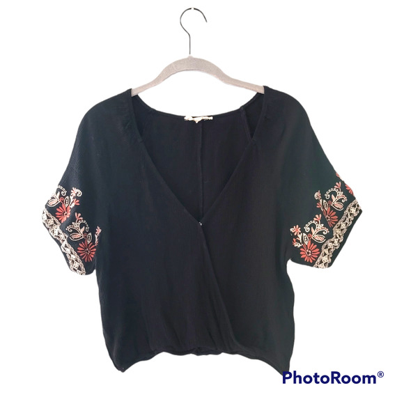 La Hearts Tops - L.A. Hearts Black Floral Embroidered Peasant Crop Top - M